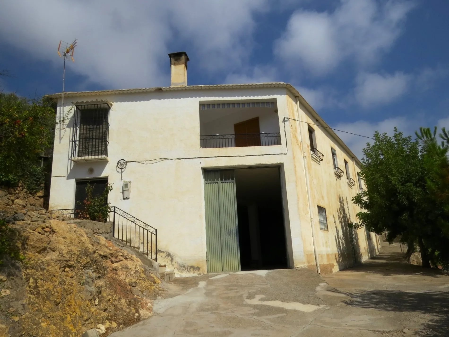Large Country House with Fantastic Garden/Land