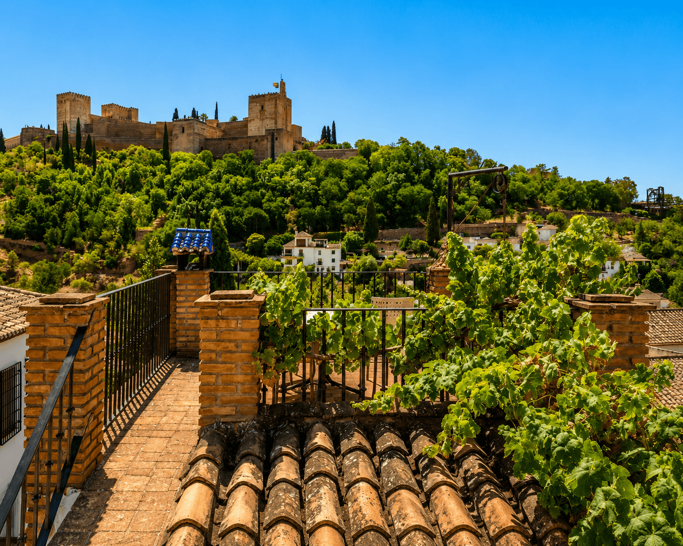 Zwei Häuser gegenüber der Alhambra - Unteres Albaicín