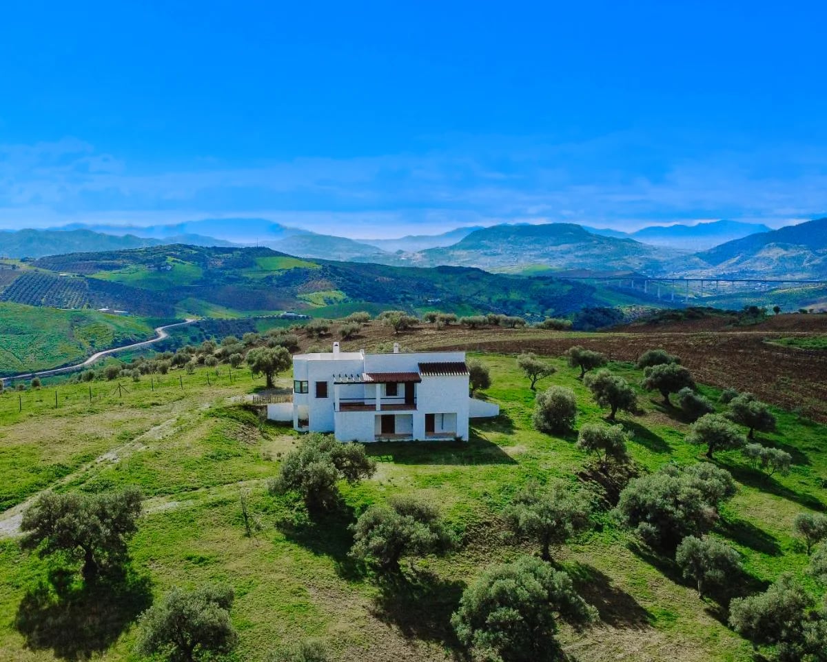 Zeitgenössische Landvilla mit Panoramablick