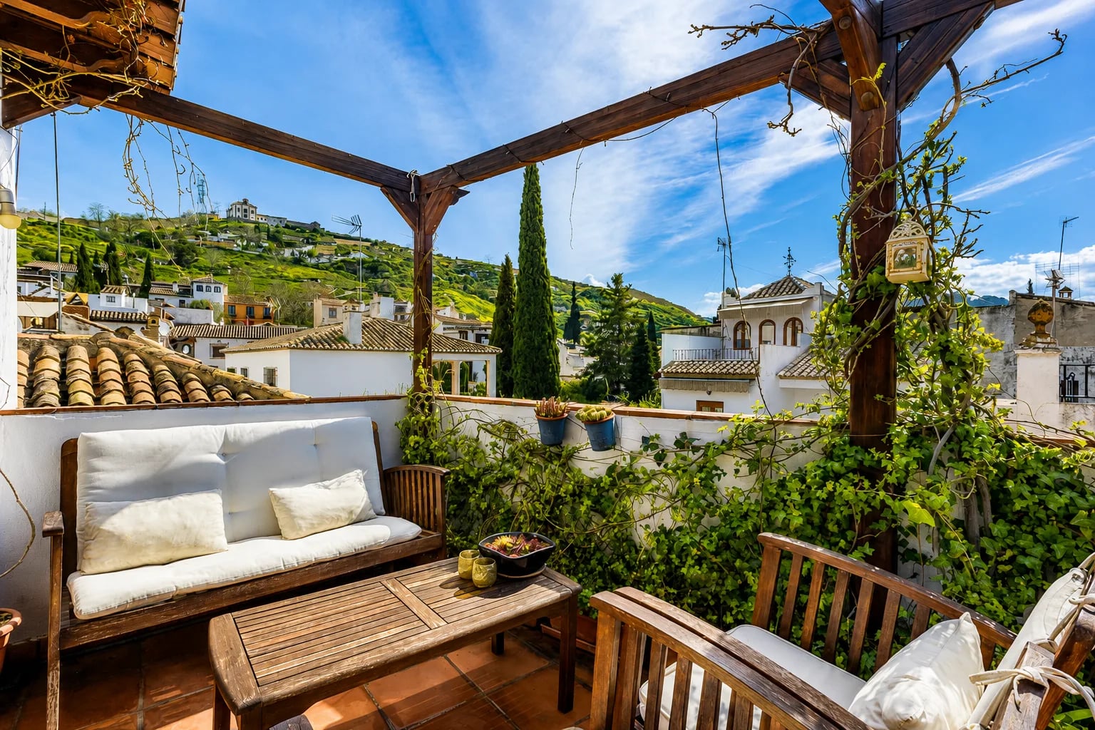 Duplex with Terrace and Independent Apartments - Upper Albayzin