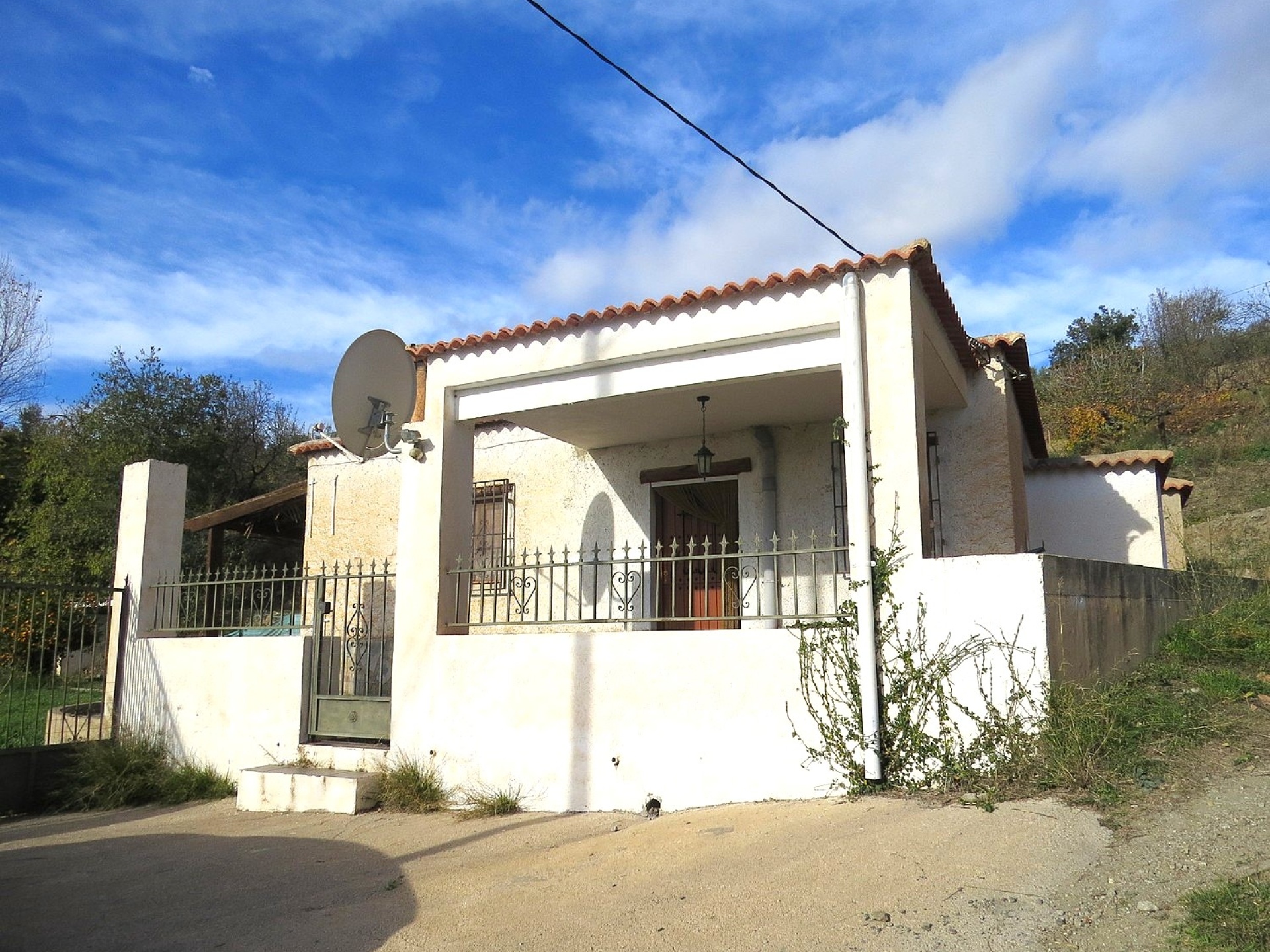 Cortijo with Manageable Land